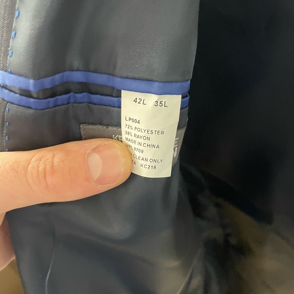 Kenneth Cole Reaction Mens Suit 42L Jacket/Pants 35L - Picture 3 of 8